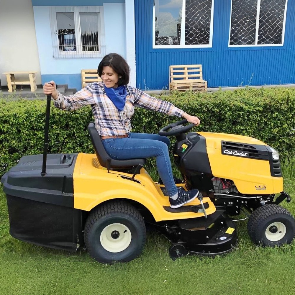 CubCadet LT3 PR105 Eur5 Çim Biçme Traktörü