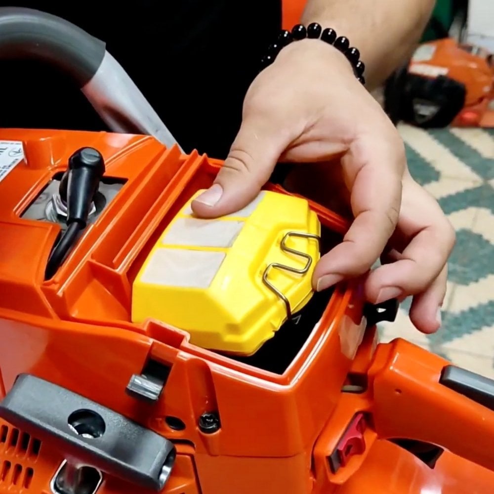 Husqvarna 365 X-Torq Motorlu Testere 4.9 Hp hava fıltresı temızleme