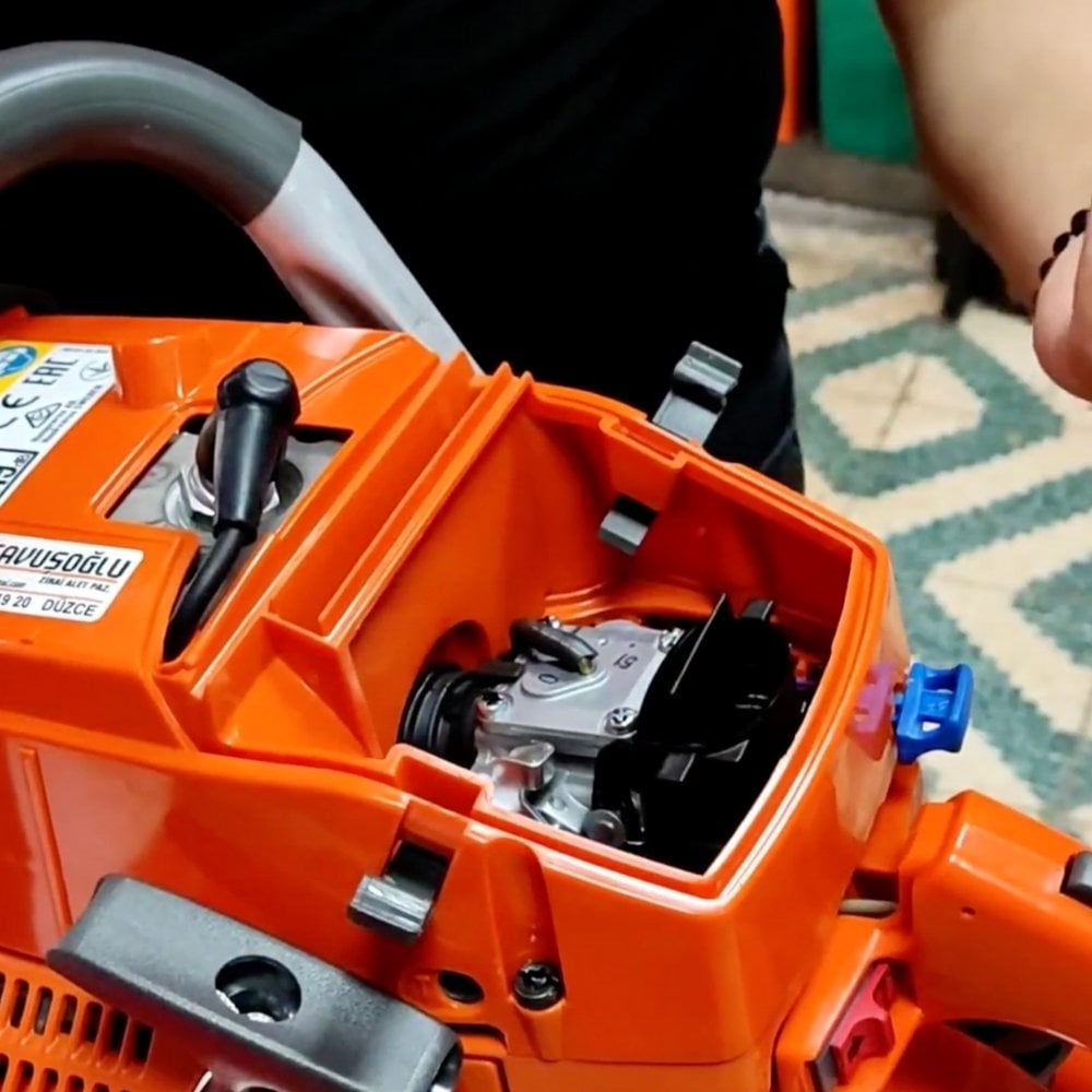 Husqvarna 365 X-Torq Motorlu Testere 4.9 Hp hava fıltresı cıkartma