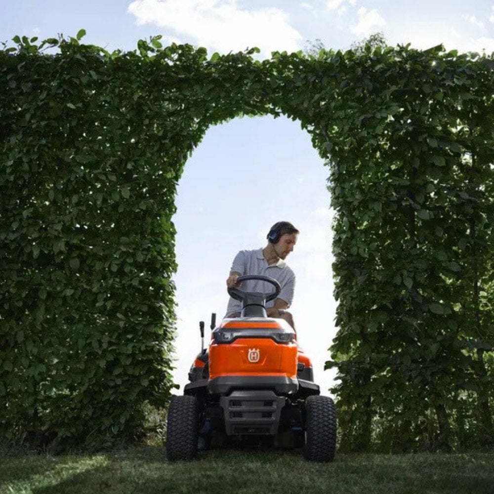 Husqvarna TC112 Çim Biçme Traktörü