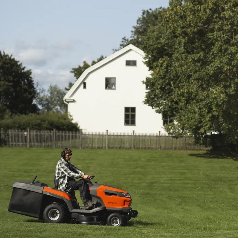 Husqvarna TC220T Çim Biçme Traktörü