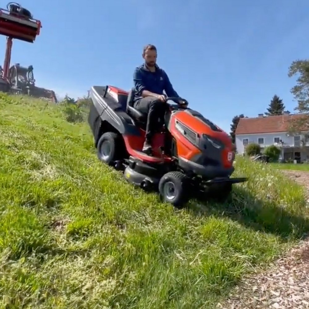 Husqvarna TC242TX Kawasaki Çim Biçme Traktörü
