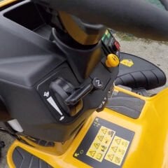 Cub Cadet XT3 QS127 Çim Biçme Traktörü