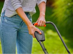 Gardena Akülü Çim Biçme Makinesi PowerMax 30/18V P4A SET