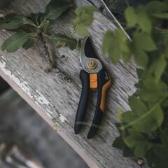 Fiskars P321 Solid Bypass Budama Makası Medium