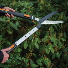 Fiskars HS86 SmartFit Teleskopik Çit Budama Makası