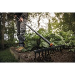 Fiskars 1016036 Solid Toprak Tırmığı